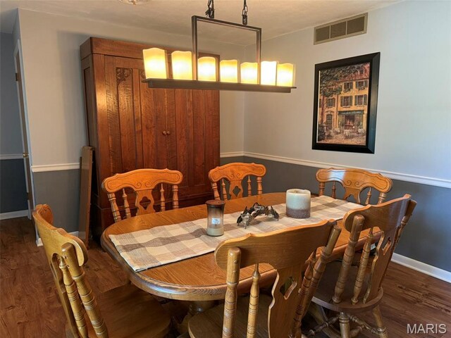 414 Hillcrest Dr, Sullivan, MO 63080 - dining space featuring wood finished floors and baseboards
