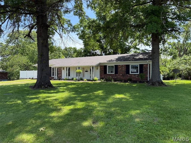 414 Hillcrest Dr, Sullivan, MO 63080 - single story home with brick siding