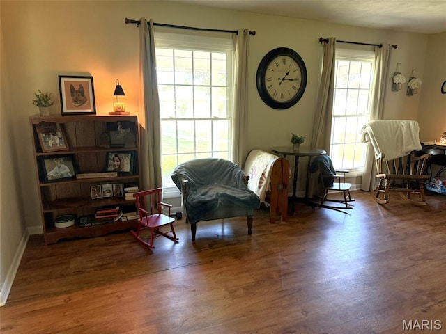 414 Hillcrest Dr, Sullivan, MO 63080 - living area featuring wood finished floors and baseboards