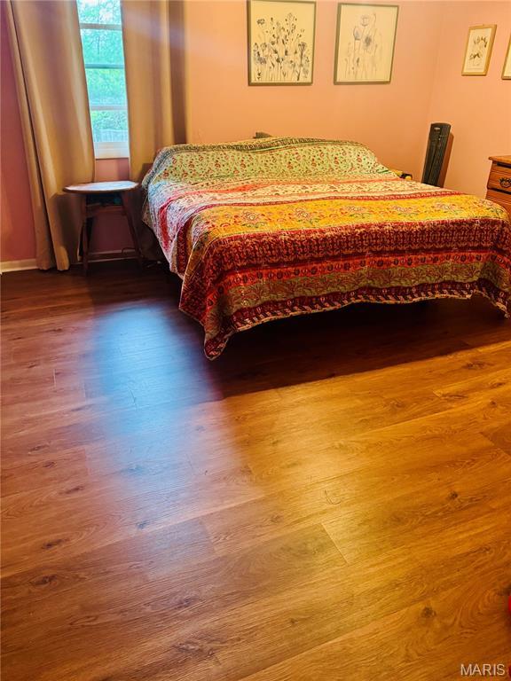 414 Hillcrest Dr, Sullivan, MO 63080 - bedroom featuring wood finished floors
