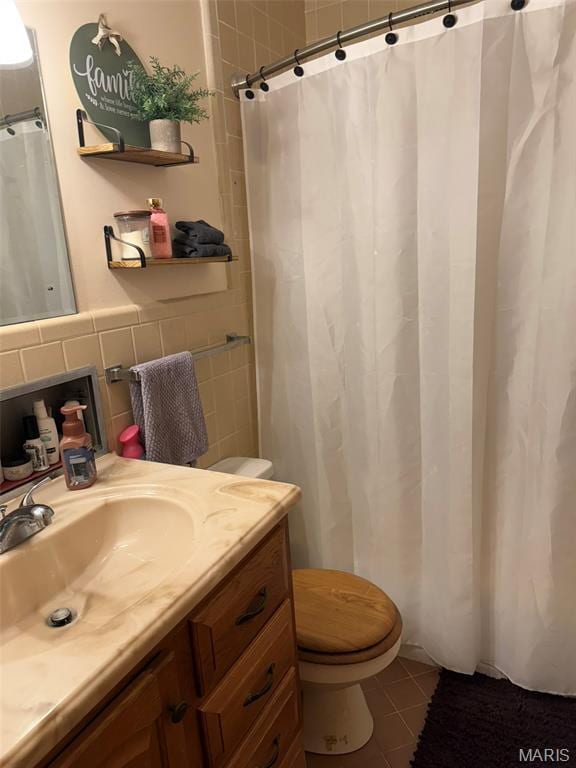 414 Hillcrest Dr, Sullivan, MO 63080 - bathroom featuring toilet, vanity, tile walls, tile patterned floors, and a shower with curtain