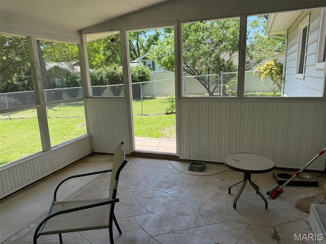 414 Hillcrest Dr, Sullivan, MO 63080 - unfurnished sunroom featuring healthy amount of natural light and vaulted ceiling