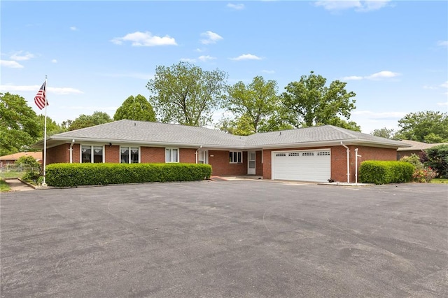 814 Pardee Rd, Godfrey, IL 62035 - single story home featuring an attached garage, brick siding, and driveway