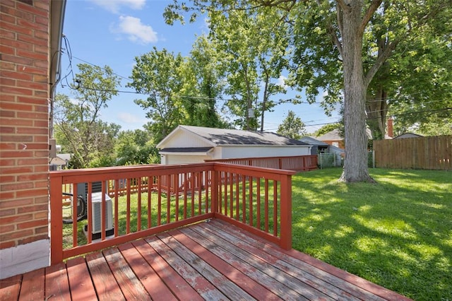 2831 Dunkirk Dr, Saint Louis, MO 63119 - deck with an outbuilding