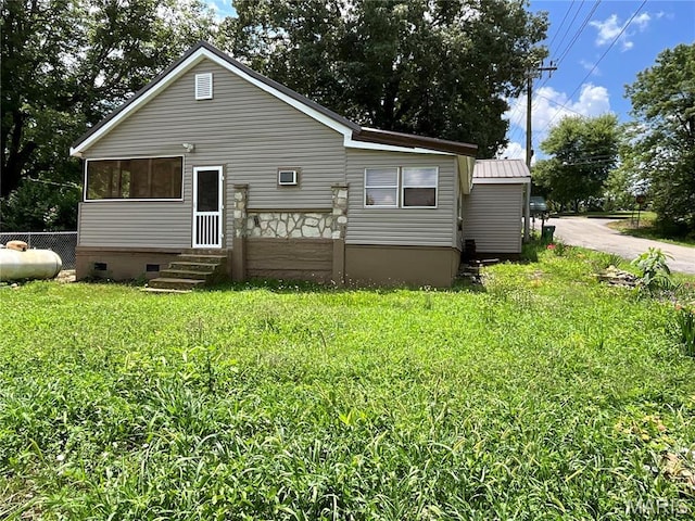 929 Race St, Thayer, MO 65791 - back of property with a metal roof, crawl space, and entry steps