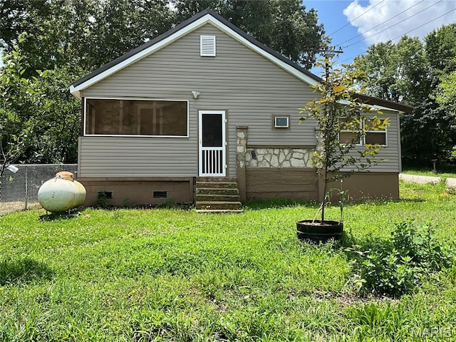 929 Race St, Thayer, MO 65791 - back of house featuring entry steps, a yard, and crawl space