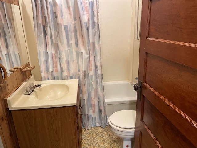 500 E 10th St, Salem, MO 65560 - full bath featuring vanity, toilet, and shower / bathtub combination with curtain