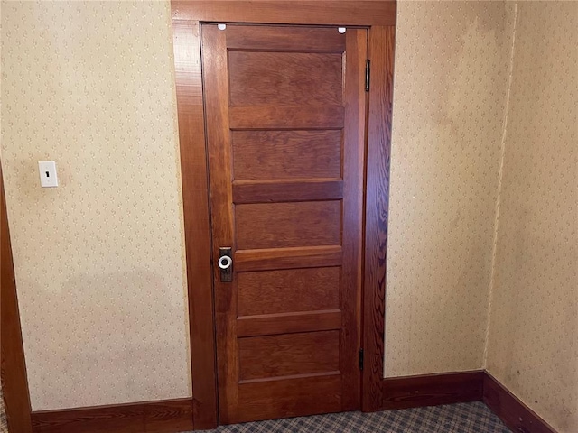 500 E 10th St, Salem, MO 65560 - detailed view of wallpapered walls and baseboards