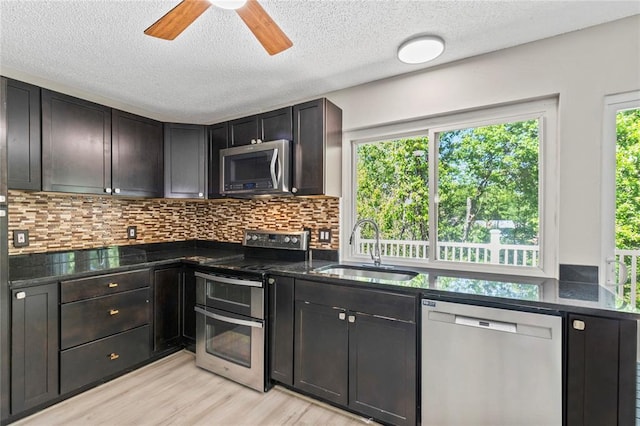 6995 Candlewick Way, Florissant, MO 63033