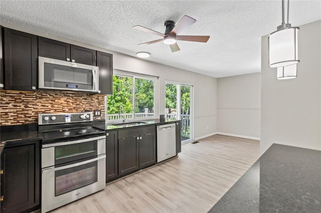 6995 Candlewick Way, Florissant, MO 63033