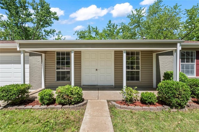 6995 Candlewick Way, Florissant, MO 63033