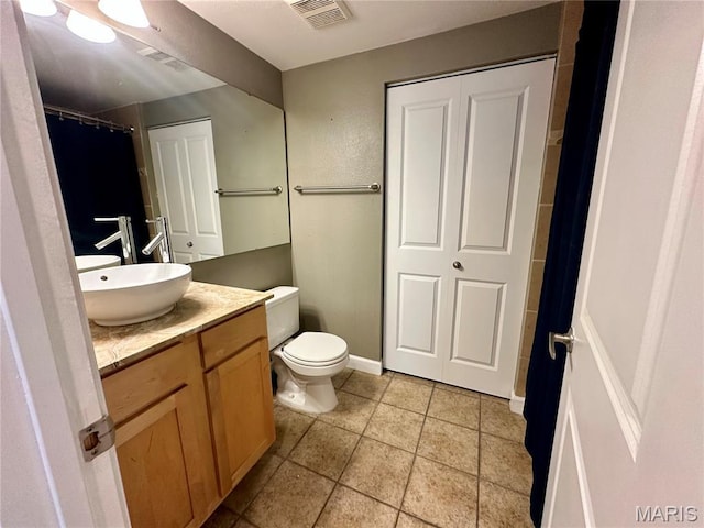 5330 Pershing Ave Unit 402, Saint Louis, MO 63112 - full bath featuring vanity, toilet, tile patterned flooring, and baseboards