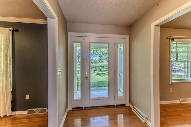 21509 Rockwell Dr, Lebanon, MO 65536 - foyer entrance featuring hardwood / wood-style floors, a textured ceiling, and baseboards