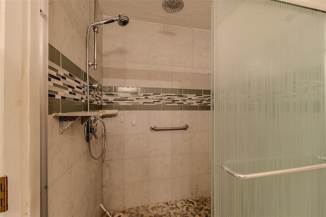 21509 Rockwell Dr, Lebanon, MO 65536 - bathroom featuring a shower stall
