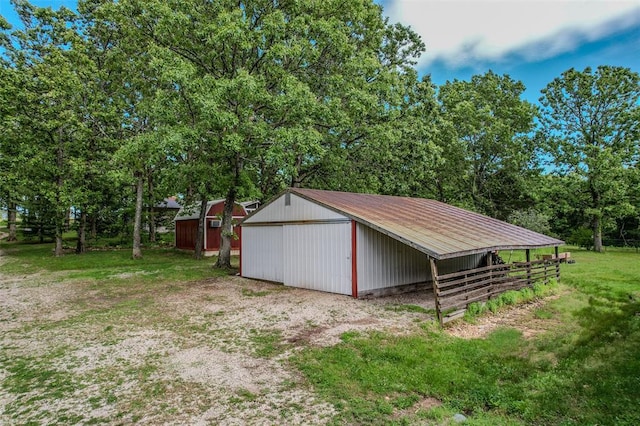 21509 Rockwell Dr, Lebanon, MO 65536 - view of pole building with a carport and driveway