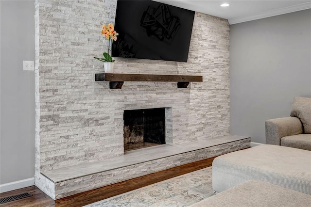402 Glan Tai Dr, Manchester, MO 63011 - living area featuring wood finished floors, baseboards, crown molding, a stone fireplace, and recessed lighting