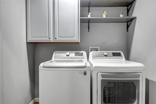 402 Glan Tai Dr, Manchester, MO 63011 - laundry area featuring washing machine and dryer and cabinet space