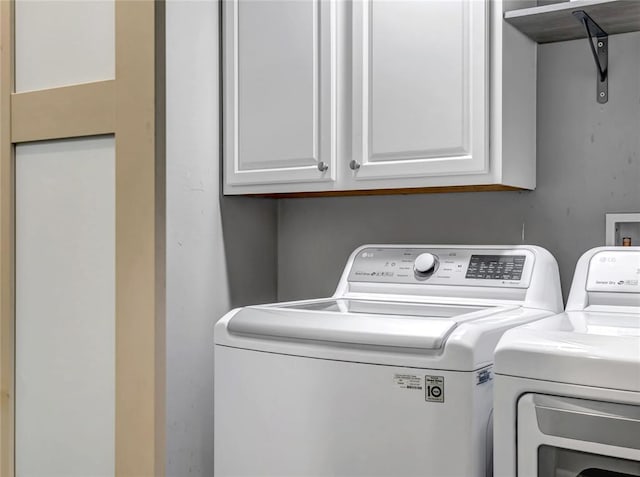 402 Glan Tai Dr, Manchester, MO 63011 - washroom with washer and dryer