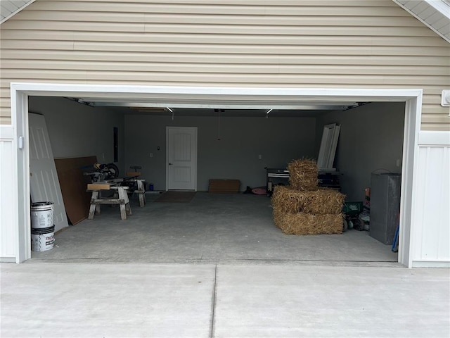 10 Jaybird Ct, Montgomery City, MO 63361 - garage with driveway