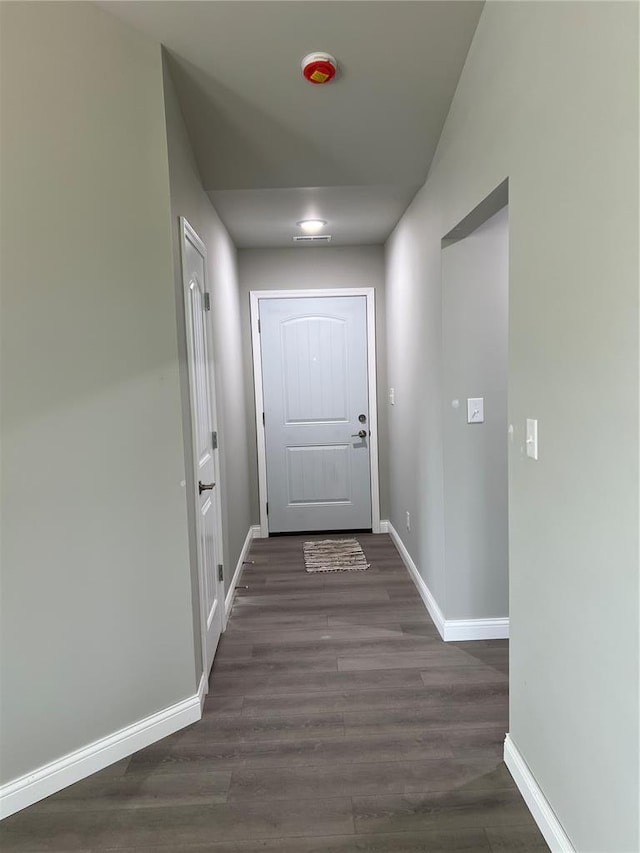 10 Jaybird Ct, Montgomery City, MO 63361 - entryway featuring dark wood-style floors and baseboards