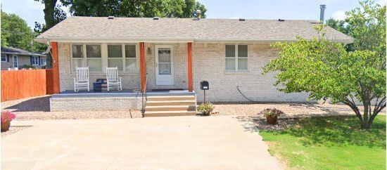 3930 Commanche Ave, Hannibal, MO 63401 - view of front of property with covered porch