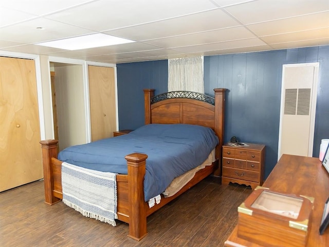 3930 Commanche Ave, Hannibal, MO 63401 - bedroom featuring wood finished floors, a heating unit, and a paneled ceiling