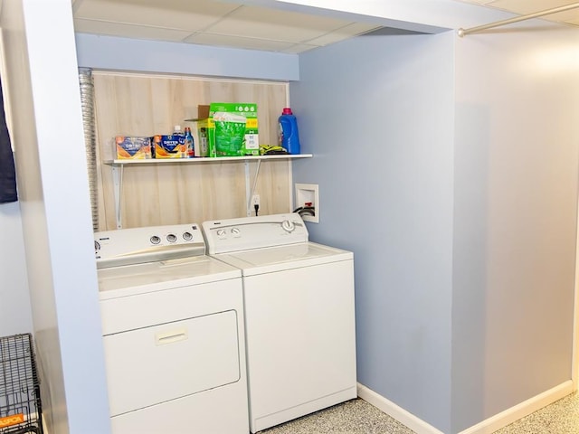 3930 Commanche Ave, Hannibal, MO 63401 - laundry room featuring washing machine and dryer and baseboards