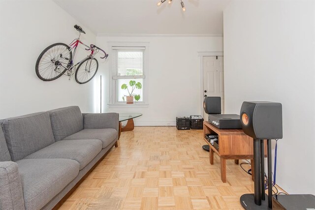 5156 Christy Ave, Saint Louis, MO 63116 - living room featuring baseboards