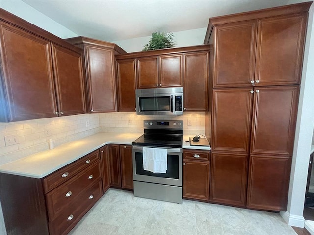835 Bay Hill Blvd, Union, MO 63084 - kitchen with stainless steel appliances, light countertops, and tasteful backsplash