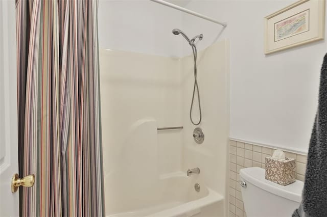 1306 Glendale Gardens Dr Unit C, Glendale, MO 63122 - bathroom with wainscoting, toilet, and shower / tub combo
