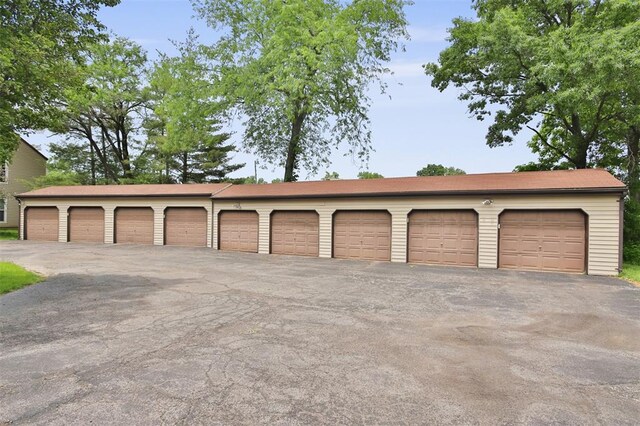 1306 Glendale Gardens Dr Unit C, Glendale, MO 63122 - view of garage