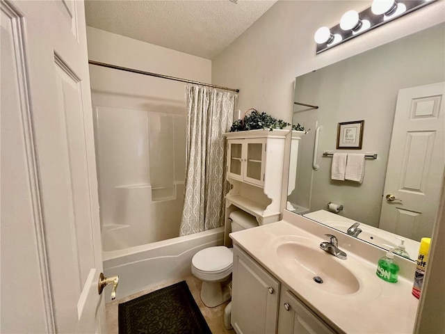 2087 Hawks Landing Dr Unit S, Lake St Louis, MO 63367 - full bathroom with a textured ceiling, toilet, vanity, and shower / bath combo with shower curtain