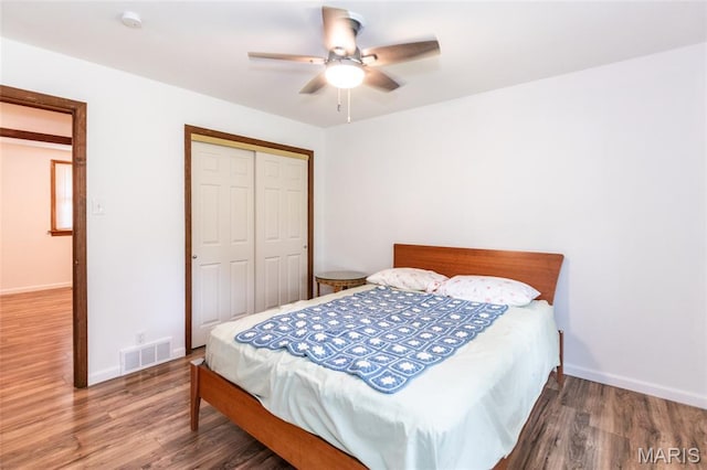 2915 Ozark Dr, Queeny Township, MO 63122 - bedroom with wood finished floors, a closet, baseboards, and ceiling fan