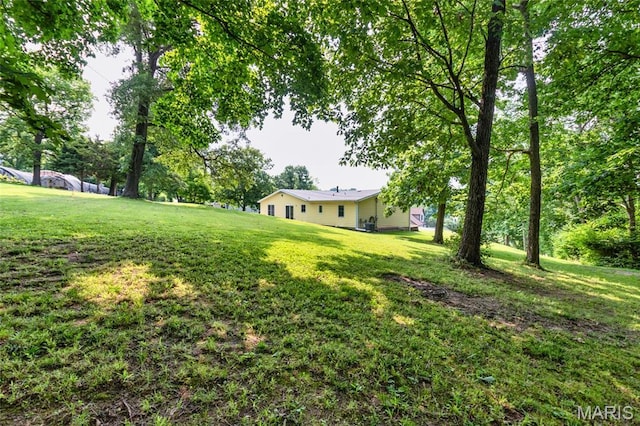 2915 Ozark Dr, Queeny Township, MO 63122 - view of grassy yard
