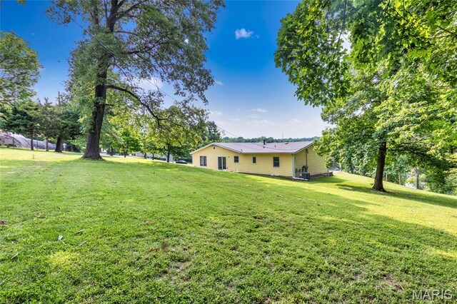 2915 Ozark Dr, Queeny Township, MO 63122 - view of grassy yard