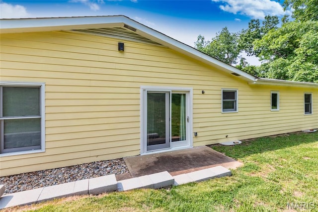 2915 Ozark Dr, Queeny Township, MO 63122 - back of house featuring a lawn