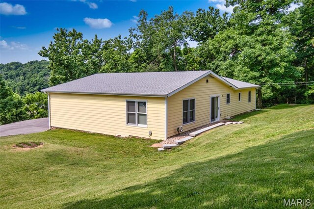 2915 Ozark Dr, Queeny Township, MO 63122 - view of front of property with a front yard
