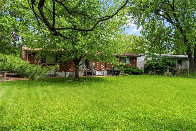 930 Laredo Ave, Saint Louis, MO 63138 - view of grassy yard