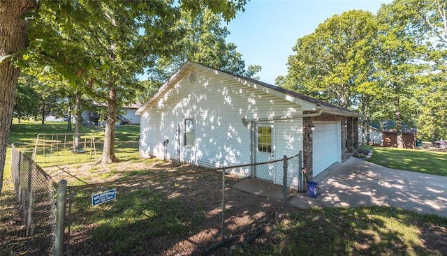 20336 Scholar Ln, Waynesville, MO 65583 - view of side of property with a garage