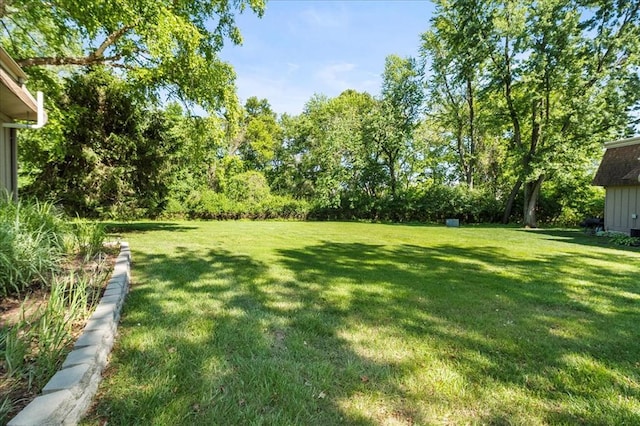 11846 Sologne Ct, Maryland Heights, MO 63043 - view of grassy yard