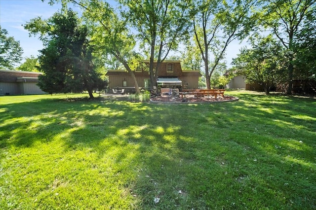 11846 Sologne Ct, Maryland Heights, MO 63043 - view of grassy yard featuring an outbuilding
