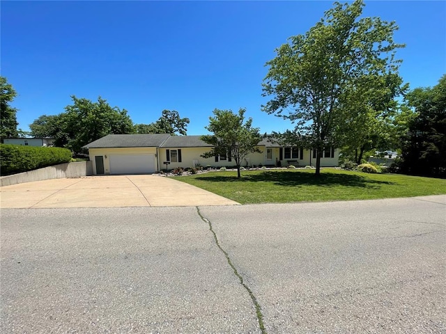 95 W Lakeview Dr, De Soto, MO 63020 - view of front of home with driveway, a garage, and a front lawn