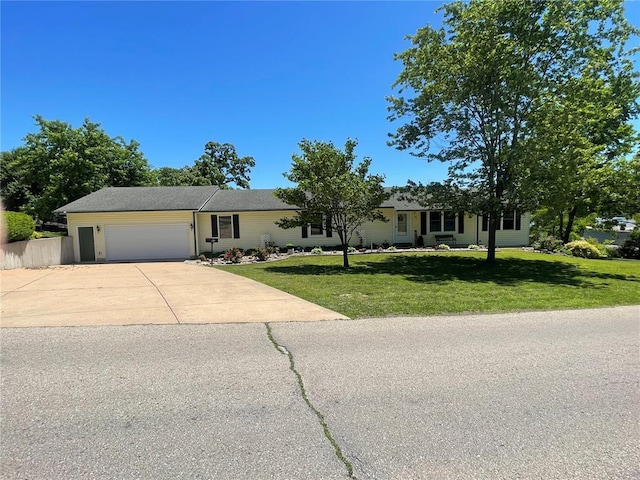 95 W Lakeview Dr, De Soto, MO 63020 - view of front of home featuring driveway, a garage, and a front lawn