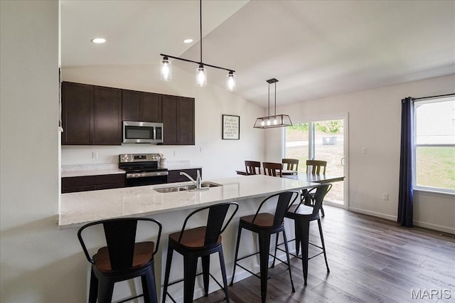 800 Boulder Crest Ct, Eureka, MO 63025 - kitchen with appliances with stainless steel finishes, a sink, a kitchen breakfast bar, plenty of natural light, and lofted ceiling