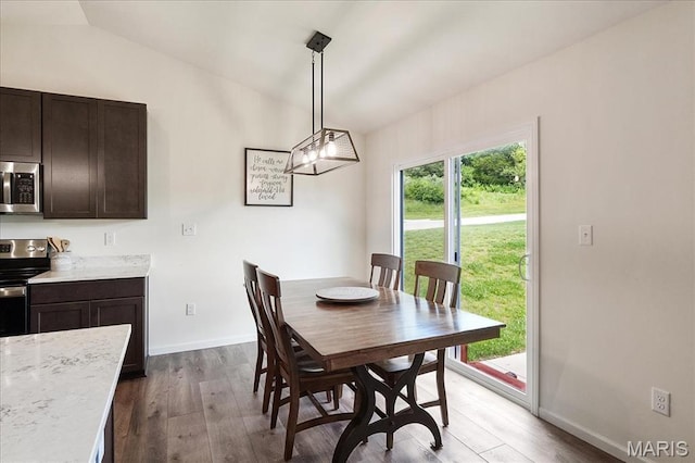 800 Boulder Crest Ct, Eureka, MO 63025 - dining room with dark wood-style floors, vaulted ceiling, and baseboards