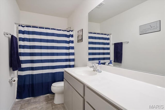 800 Boulder Crest Ct, Eureka, MO 63025 - bathroom featuring toilet, vanity, baseboards, and a shower with shower curtain