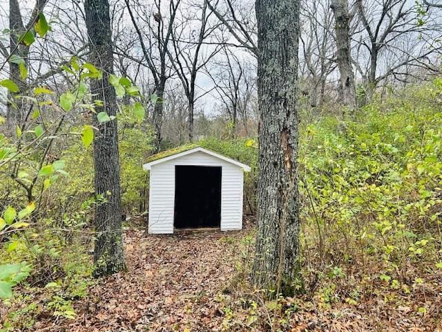 656B Watson Rd, Sullivan, MO 63080 - view of shed featuring a wooded view