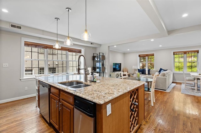 7520 Buckingham Dr Unit 1W, Saint Louis, MO 63105 - kitchen featuring a sink, stainless steel dishwasher, light wood-style floors, baseboards, and an island with sink