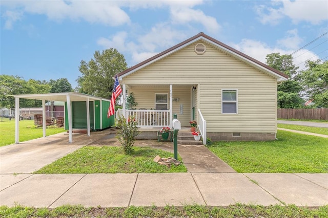 700 E S Main St, Dexter, MO 63841 - bungalow featuring a porch, crawl space, and driveway