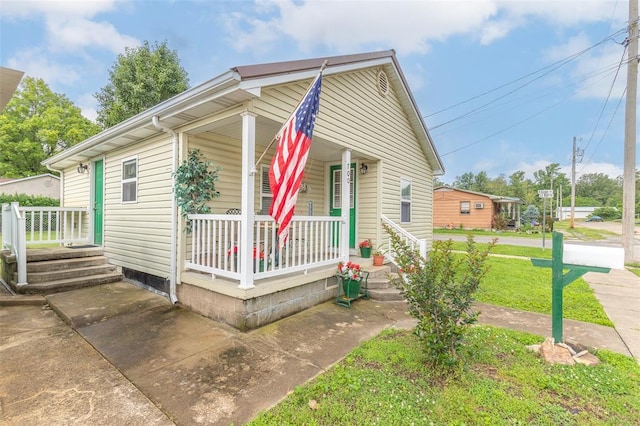 700 E S Main St, Dexter, MO 63841 - view of front of property featuring covered porch and a front lawn